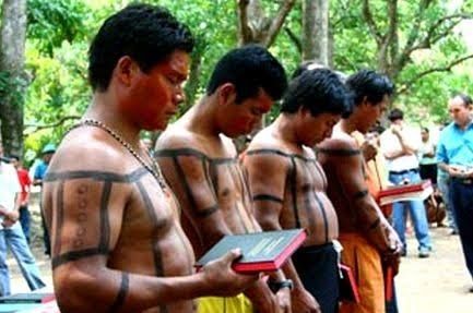 Relação entre indígenas e os missionários evangélicos