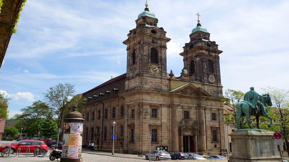 Exposição em igreja alemã gerou indignação entre fiéis, e outras notícias internacionais