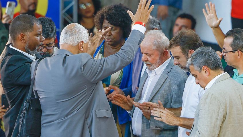 A melhora dos índices de Lula entre os evangélicos.