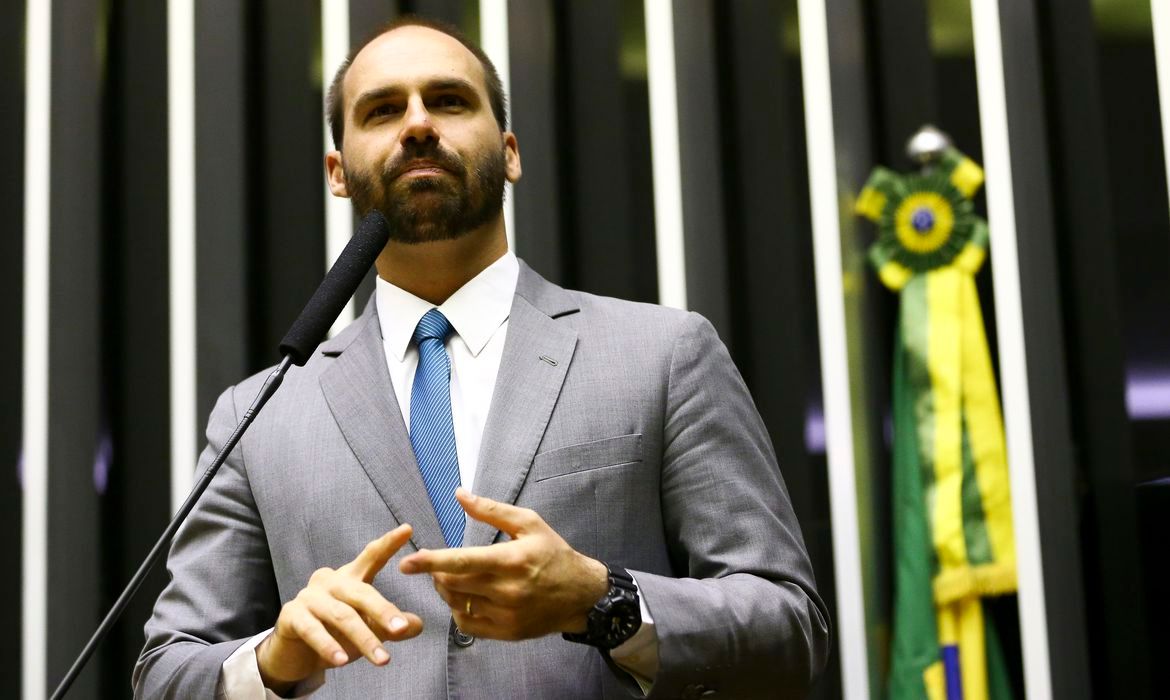 Será que todos os evangélicos concordam com a fala de Eduardo Bolsonaro sobre os professores?