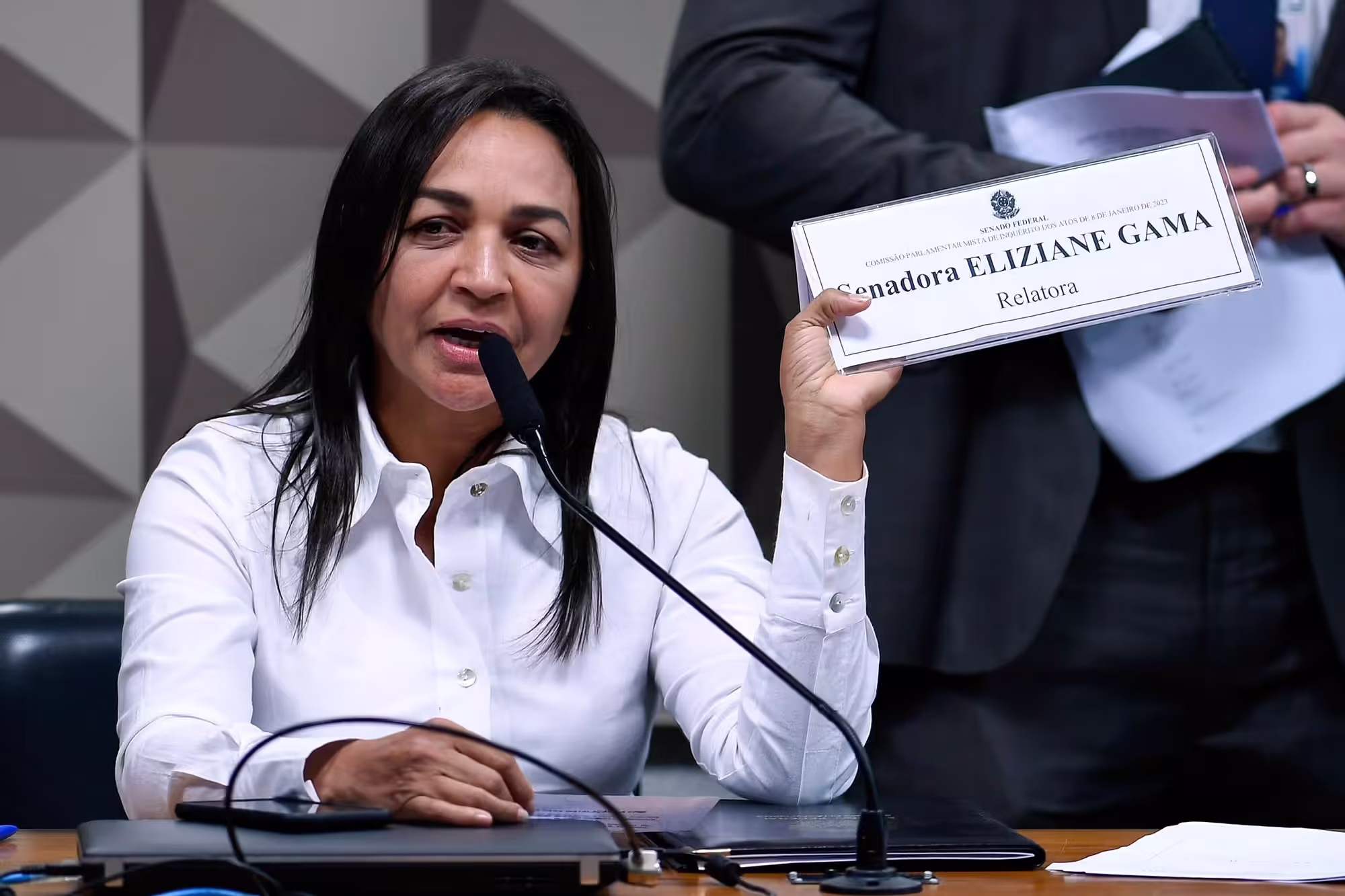React: Rodolfo Capler sobre a fala de Senadora Eliziane Gama em resposta a Marco Feliciano