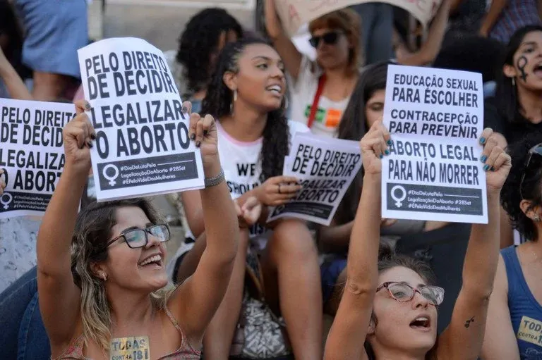 Debate sobre o aborto entre evangélicos: valores, direitos e controvérsias