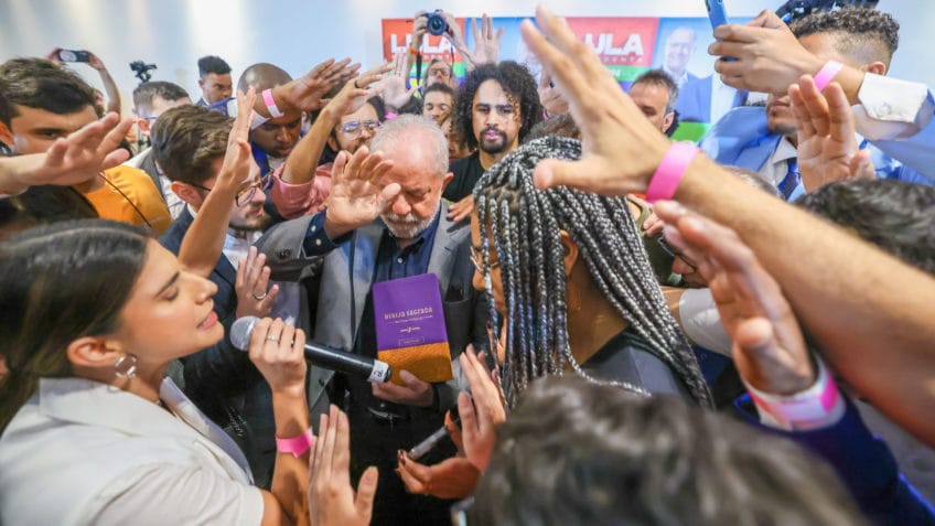 Governo Lula firma parceria com igrejas