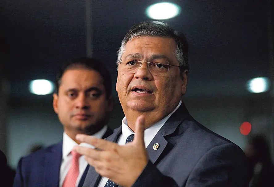 Flávio Dino busca imagem de "homem de família" para tentar conquistar ala evangélica, e outras notícias nacionais