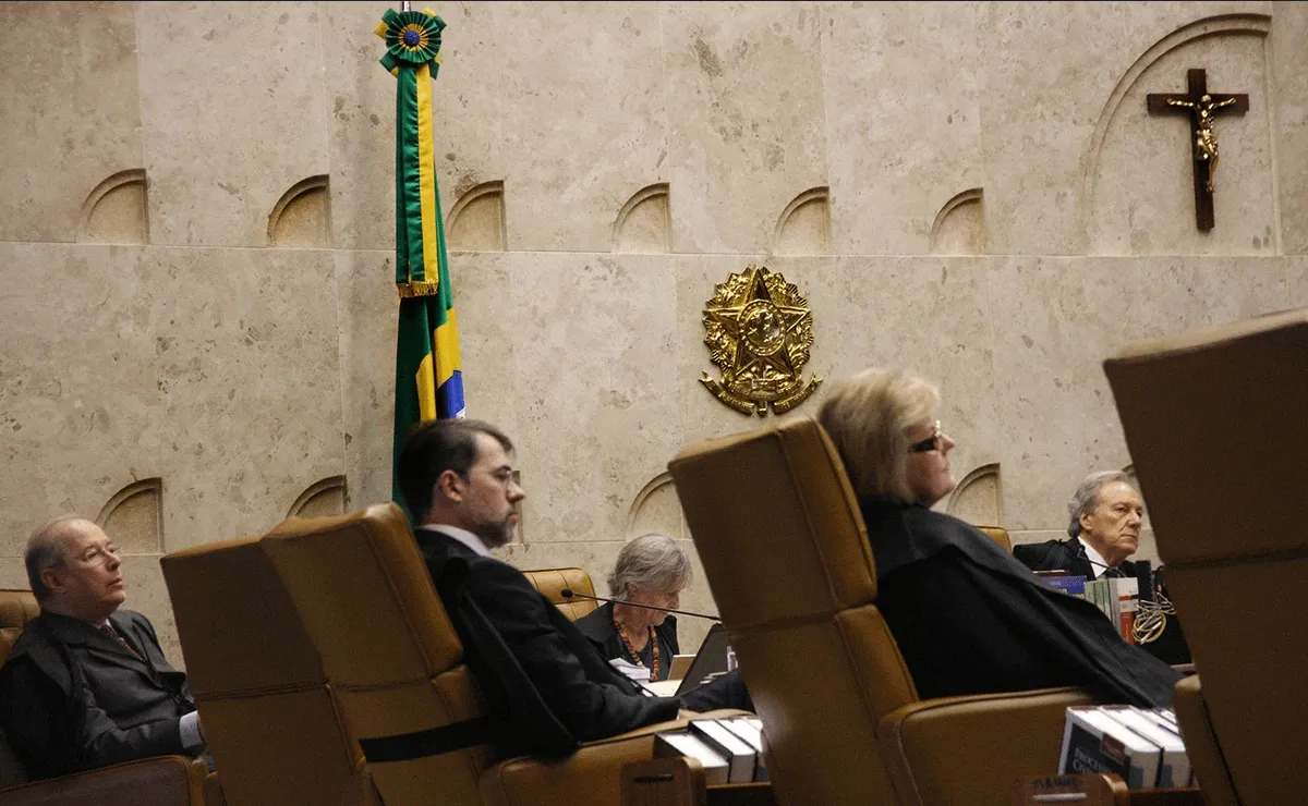 Enquanto evangélicos ocupam o legislativo, católicos influenciam o judiciário