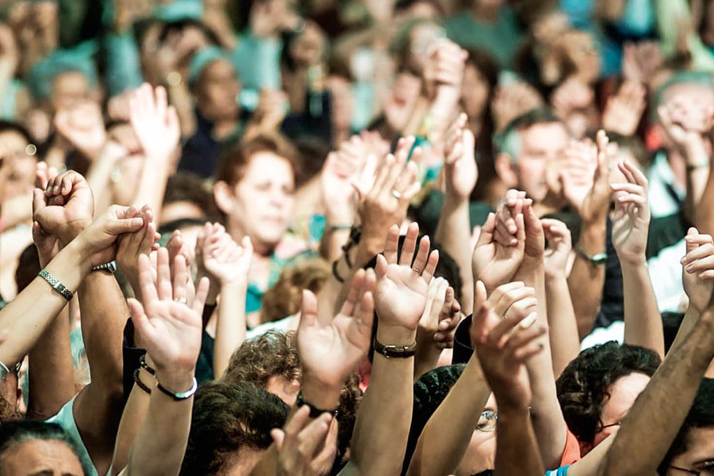 Pentecostalismo Desafia o Preconceito e Promove Mudança