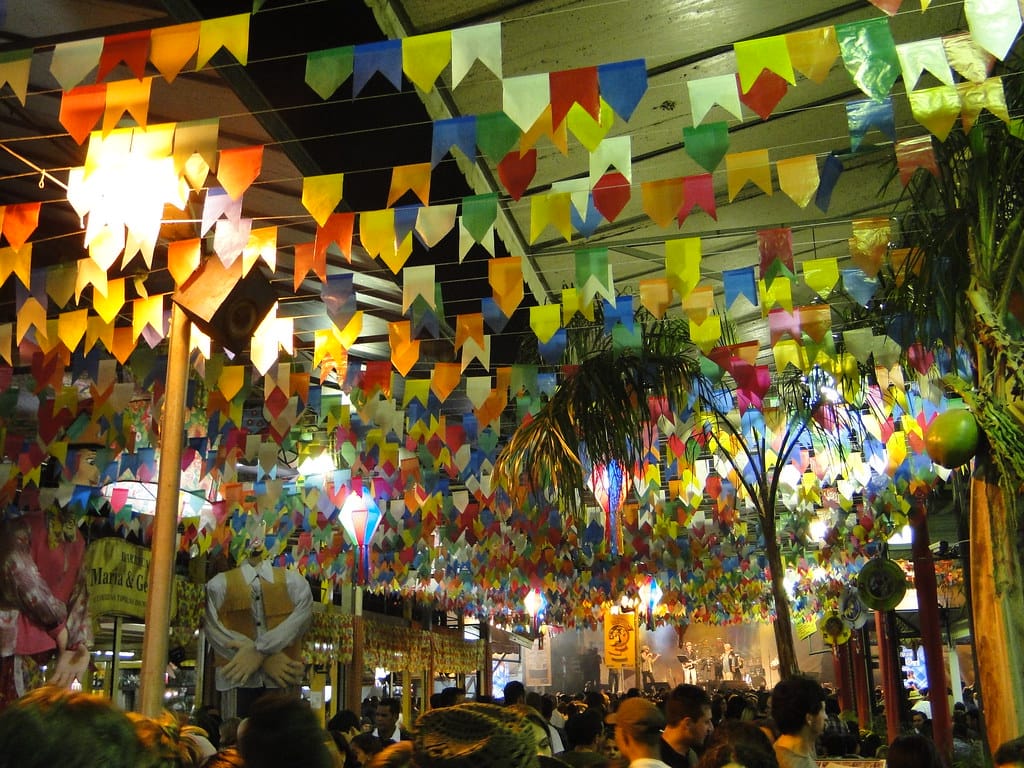 Festa junina muda de nome e conquista as igrejas