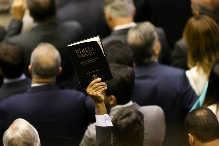 Novo curso online explora relação entre religião e política no Brasil