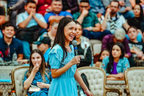 Pastora adolescente incorpora valores neoliberais