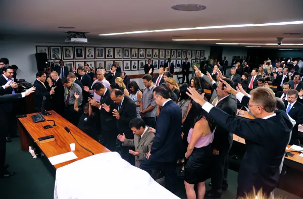 Política sem religião existe?