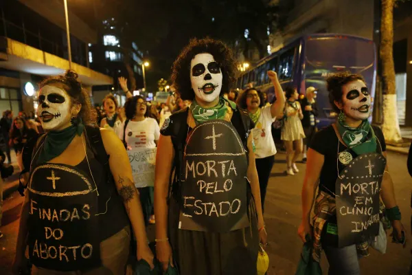 Ativismo pró-vida ainda é entrave para descriminalização do aborto