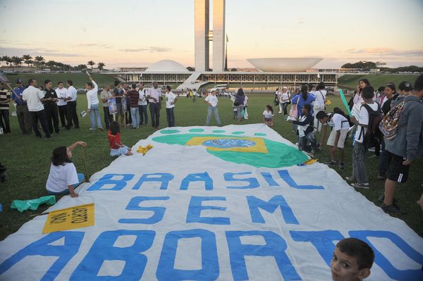 Evangélicos e católicos se unem na cruzada contra o aborto legal