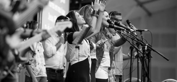 Entre rasgueios e aleluias: a presença da guarânia no louvor evangélico brasileiro