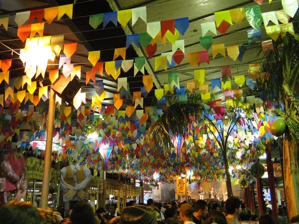 Festa junina muda de nome e conquista as igrejas