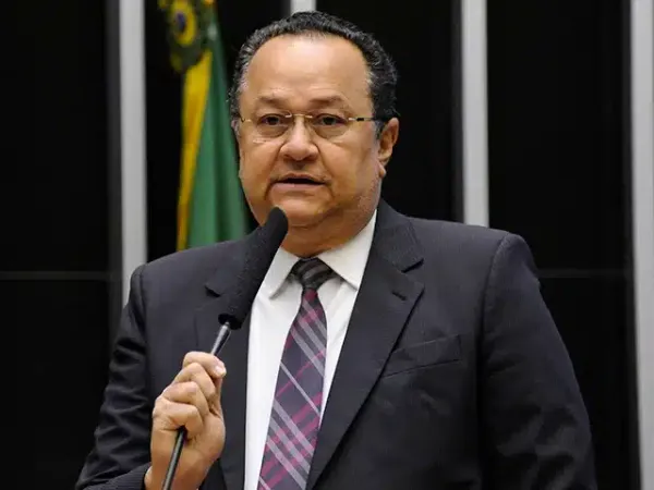 Frente Parlamentar Evangélica e Conselhos de Medicina se unem para punir mulheres que buscam o aborto legal